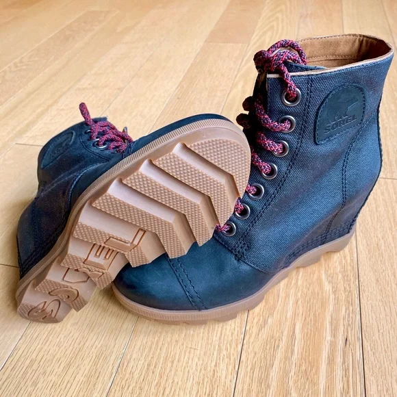 Black Sorel PDX Wedge Ankle Boots - Picture 9 of 9